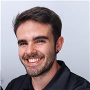 Fisioterapeuta doctorando en dolor crónico imparte clases de fisioterapia.